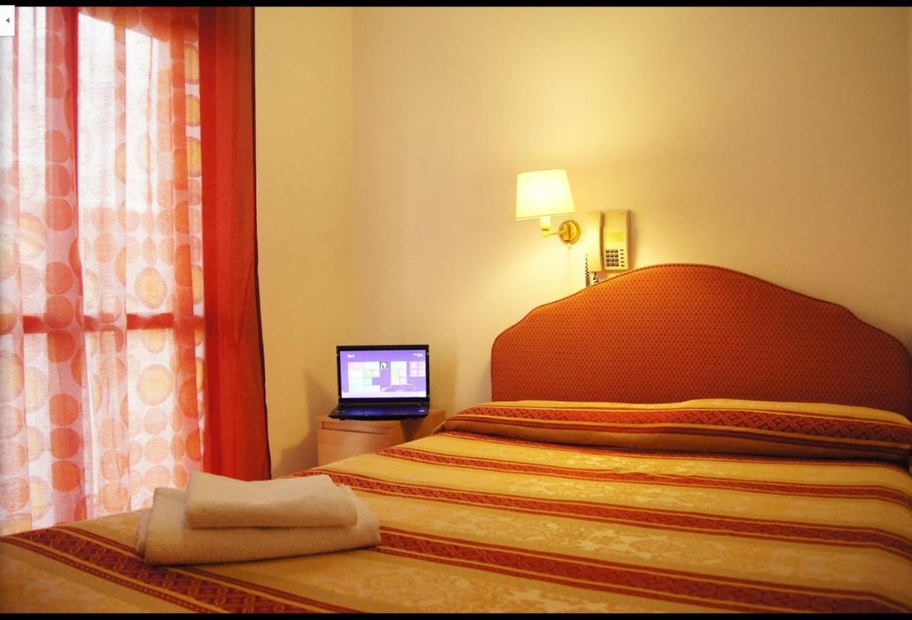 Hotel Avana Mare Римини Экстерьер фото